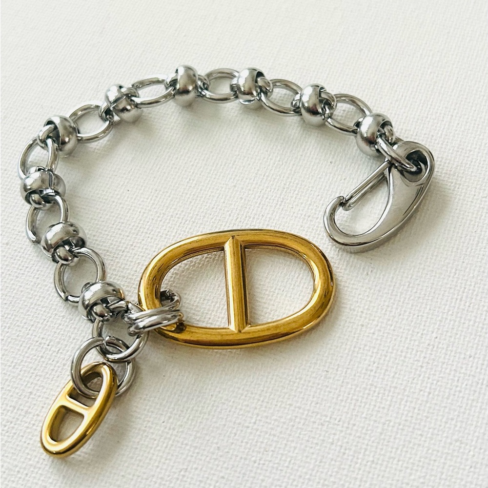 Designer-Inspired Two-Tone Oval Link Bracelet - Gold & Silver Stainless Steel